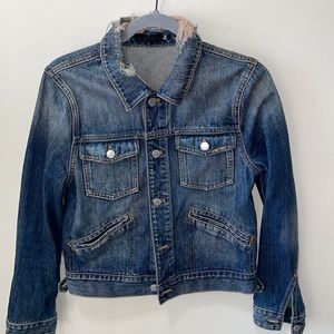 BLK DENIM DISTRESSED COLAR  FITTED  DENIM JACKET  WOMENS SIZE MEDIUM